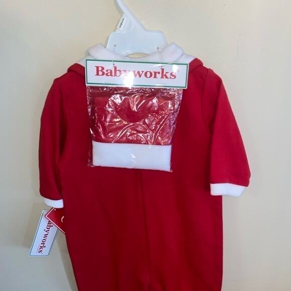 BABYWORKS “SANTA” OUTFIT WITH MATCHING BIB/HAT SIZE 0-3 NWT - Picture 2 of 3